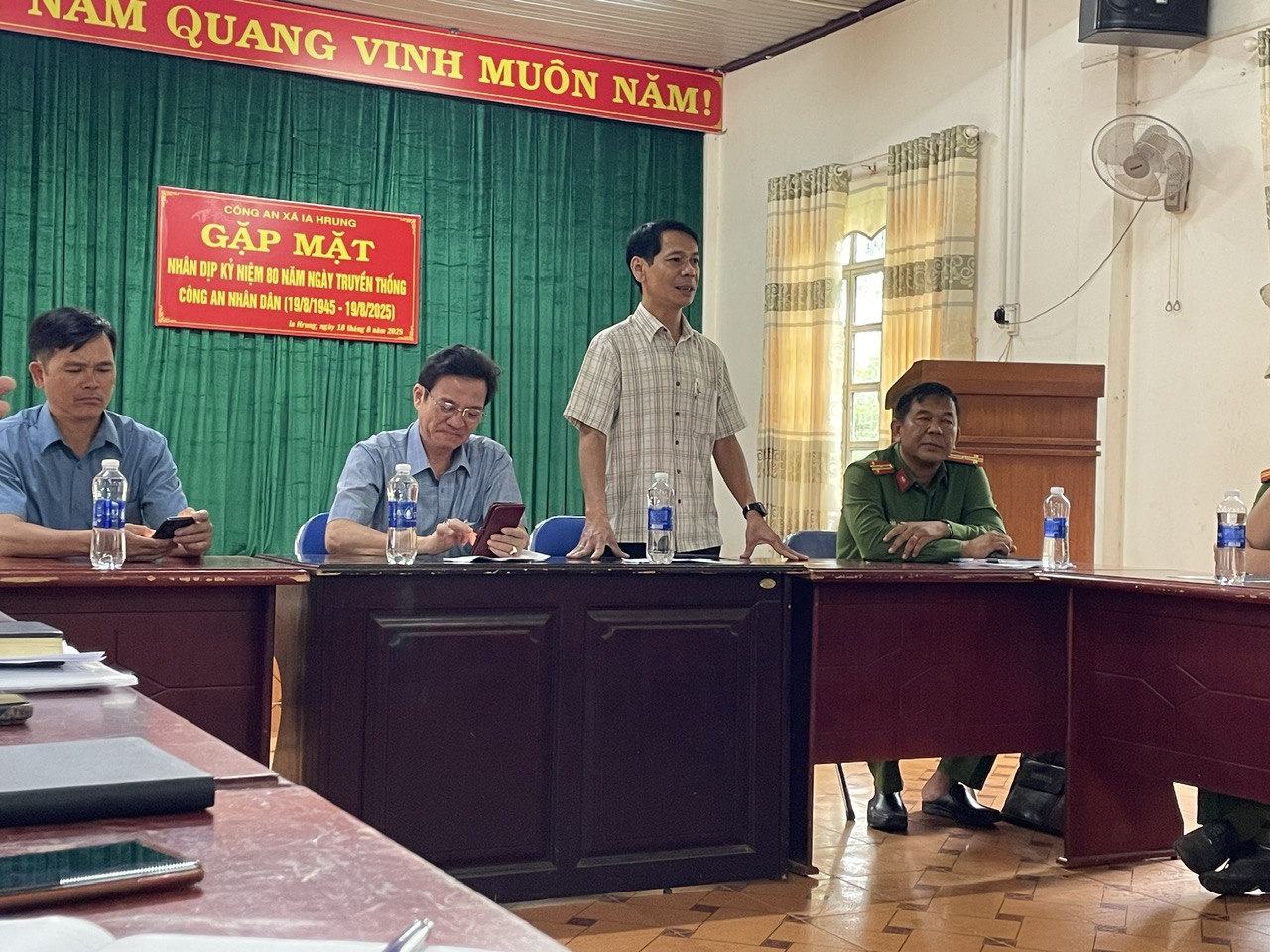 Đồng chí Krung Dam Đoàn - Phó bí thư Đảng ủy, Chủ tịch UBND xã phát biểu chúc mừng