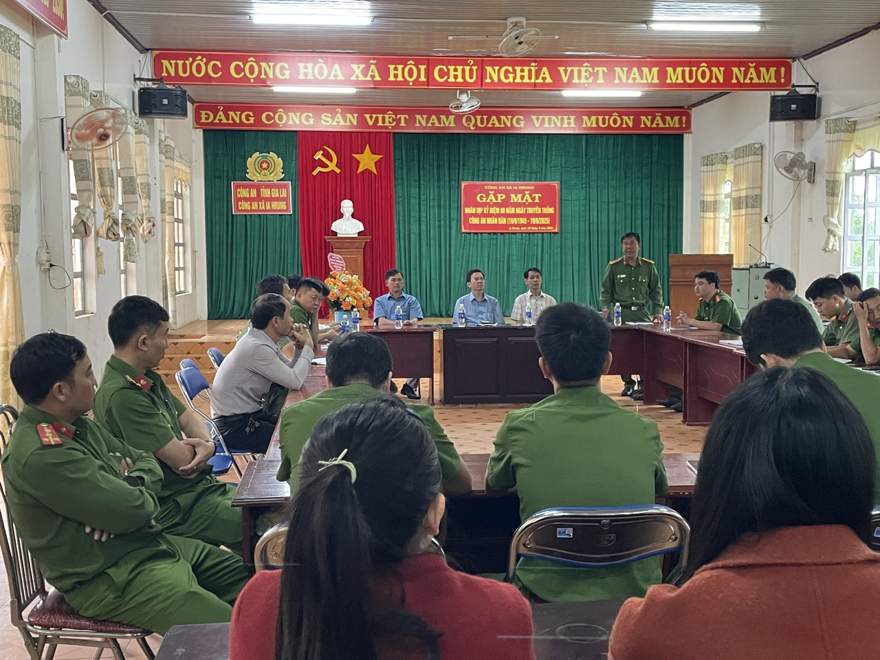 Đồng chí Ê Ban Chí - Trưởng Công an xã đã cảm ơn sự quan tâm, động viên kịp thời của Đảng ủy, HĐND, UBND xã